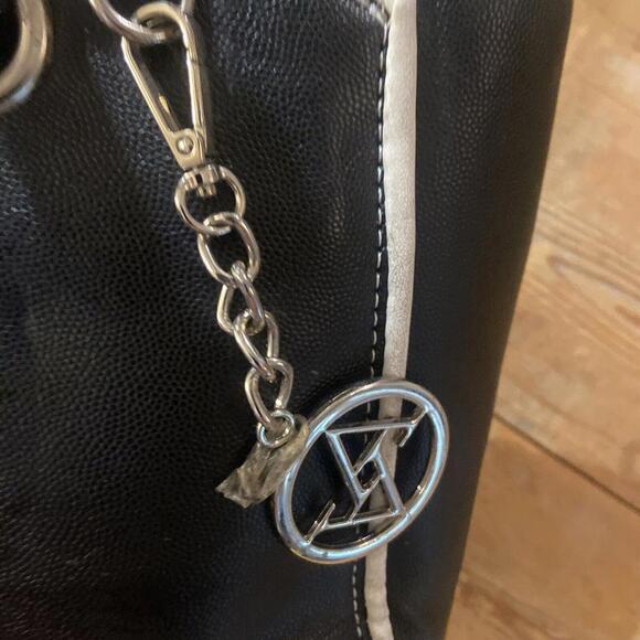 Adrienne Vittadini Black And White Handbag - Picture 3 of 9